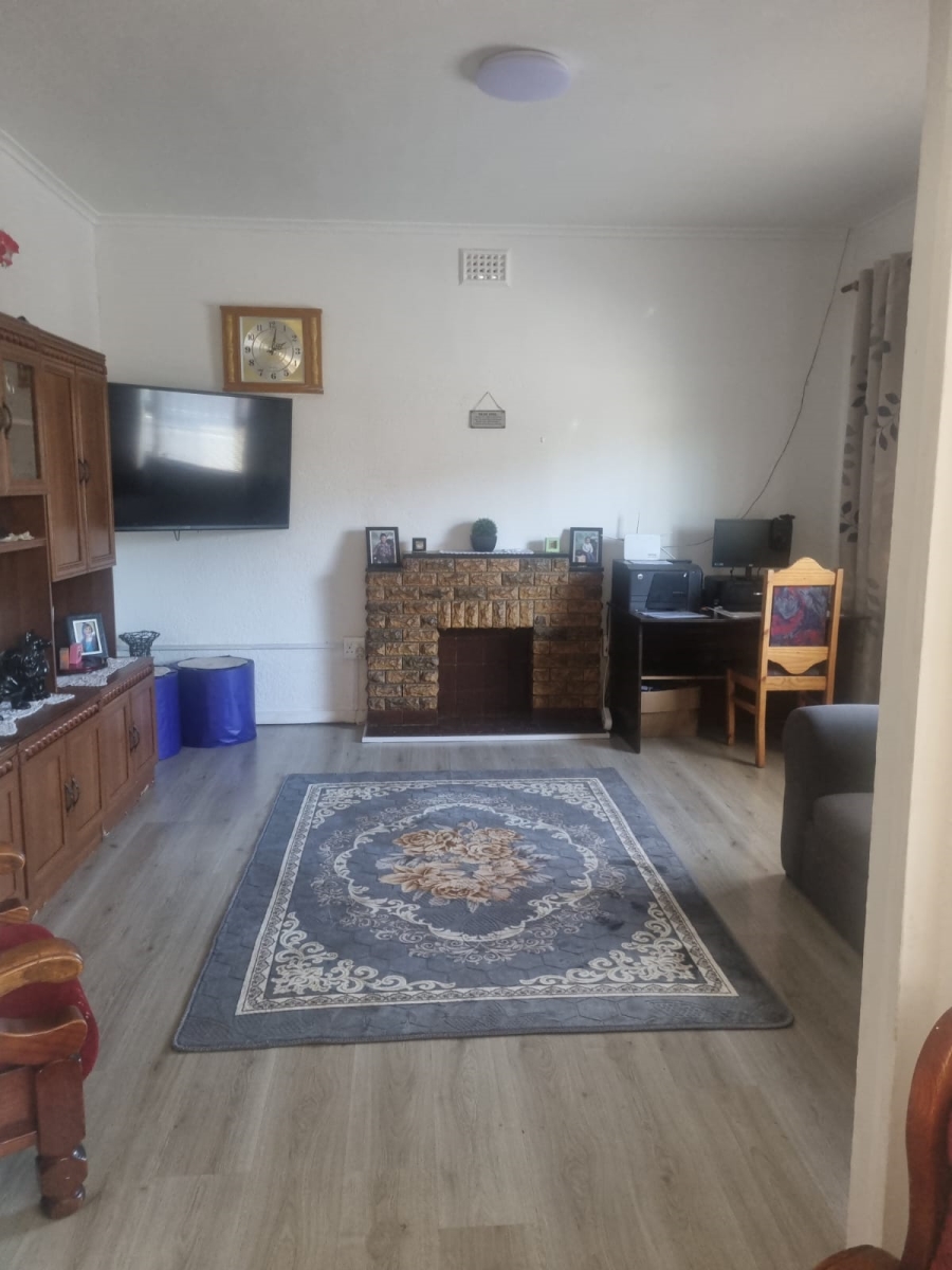 4 Bedroom Property for Sale in Goodwood Central Western Cape